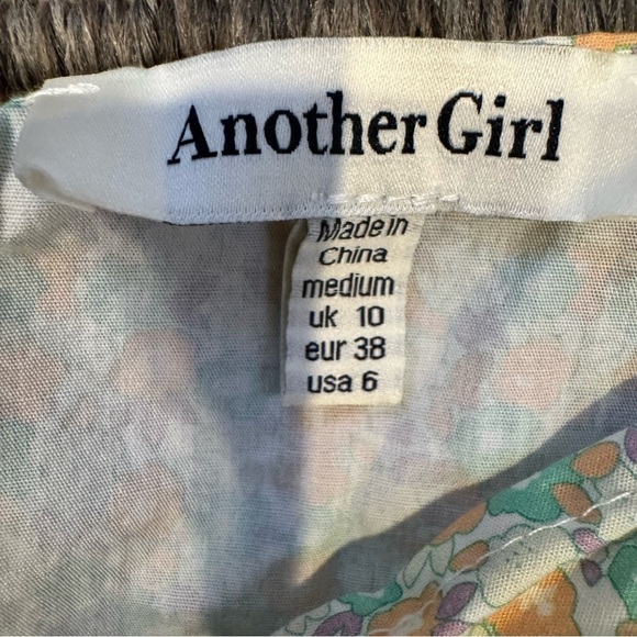 Another Girl ASOS Retro inspired Floral Two-Piece Dress with Puff Sleeves - Picture 3 of 4